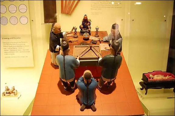 以扶乩提倡佛法，虽有小益根本已错