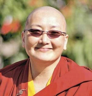 遁入空门的四位女明星